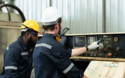 OEE vs OPE : Quelle métrique choisir pour optimiser votre efficacité manufacturing ?